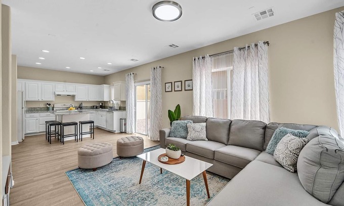 Enterprise House | King Bed in Master!