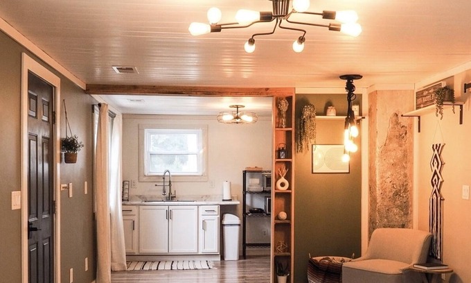 Mesick House | KING BED! No cleaning fee! Pets welcome!