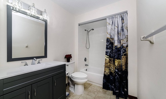 South Daytona House | King bed Pet-Friendly Executive Home, Daytona Beach: Minutes to Beach Speedway