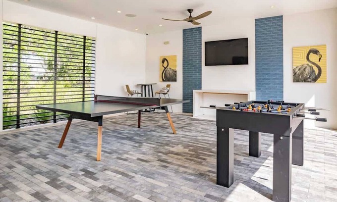 Southeast Orlando Apartment | King Bed, Pool & Gym, Near Parks, Pets allowed