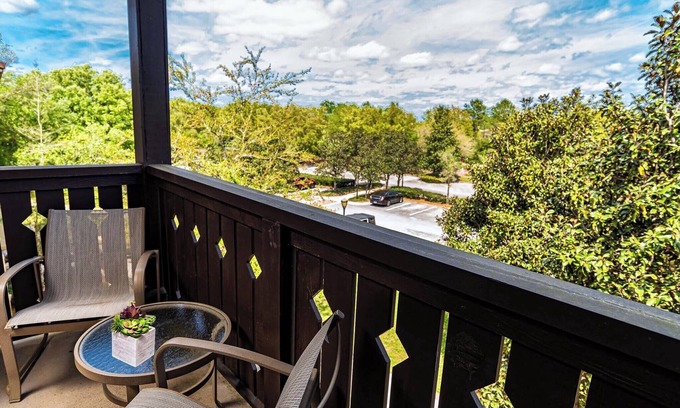 St. Augustine Condo | King bed - private balcony - pool & hot tub - sleeps 4 - top floor unit