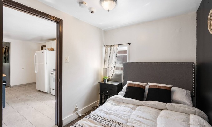 Poughkeepsie House | King Bed | Private Parking | Strong WiFi