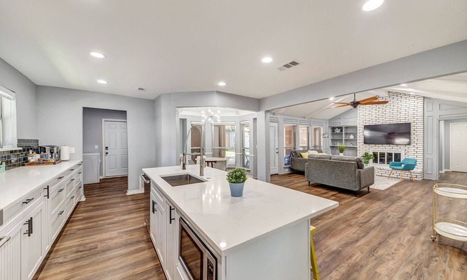 Northeast Carrollton House | King bed, Remote work, Near Highways, Family-friendly, Games, Foosball, Grill