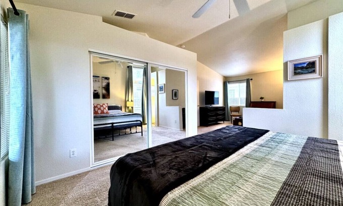 Rancho Cordova House | King Bed Retreat, Pet-Friendly, Rancho Cordova
