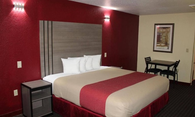 Fort Worth Hotel | King Bed, Scottish Inns, Laundry Facility, Free Parking, Near Fort Worth Zoo