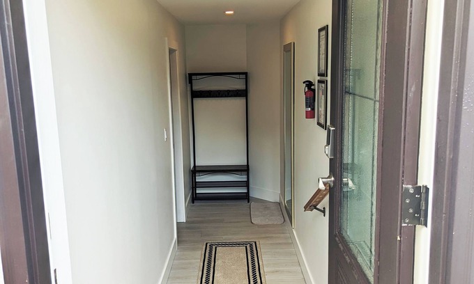 Southeast Kelowna House | King Bed Studio Suite with BBQ