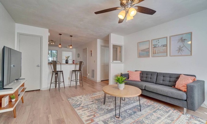 East Ocean View Apartment | King Bed WIFI - Work Space - Quiet - EZ parking