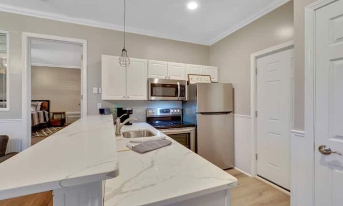 Bellaire Condo | King Bed With Legend Golf Course Gorgeous Views, Jetted Tub, Free Beach Club