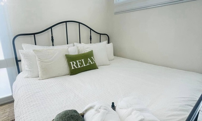 Salinas Apartment | King Bedroom w Terrace and BBQ