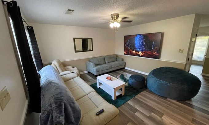 Commerce Apartment | ✨ ⚡️ ☄️King Beds, 86" RokuTV, Massage: Comfort Haven