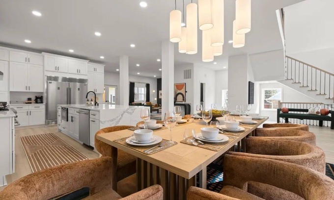 Seminary Hill Villa | King Beds <> A Sumptuously Lavish Suite Xcape