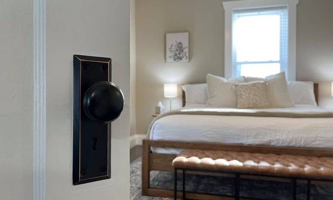 Washington House | King Beds, Family & Pet Friendly
