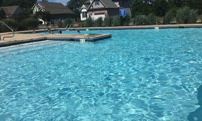 Ocean Air Park House | King En Suite, Pool, Beach, 5 BR, 4 Bath,Free Parking, Game Rm, Sleep 13