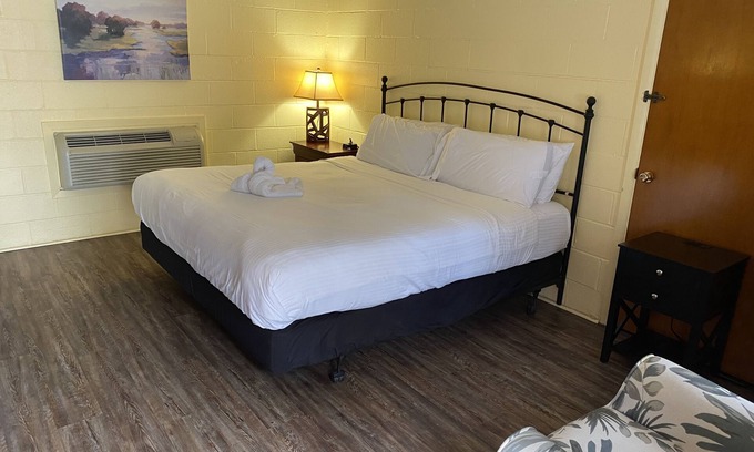 Mount Ida Apartment | King Guest Room located at the Joplin Inn at the entrance to Mountain Harbor, just 2 1/2 miles from Lake Ouachita. by RedAwning