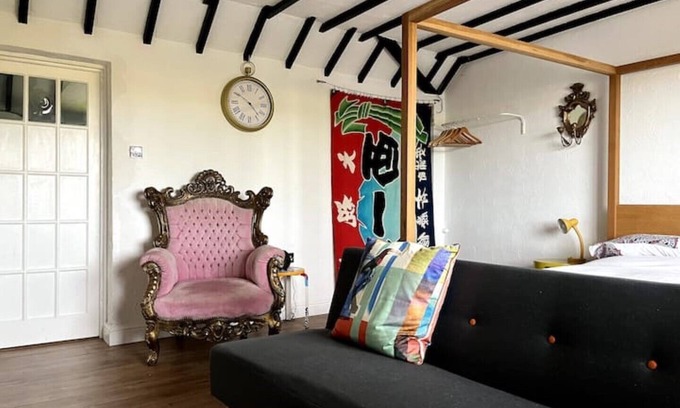 Runham Apartment | King of Hearts & Ace of Clubs Family Space