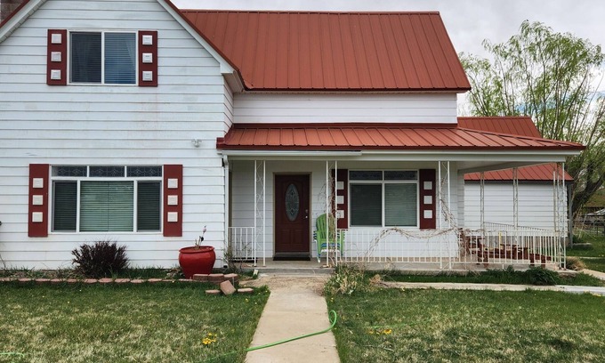 Escalante House | King & Queen bed w/2 bathrooms