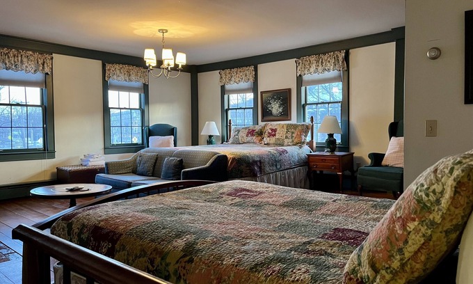 Chester Depot Bed & Breakfast | King & Queen Suite in Historic Inn Circa 1780