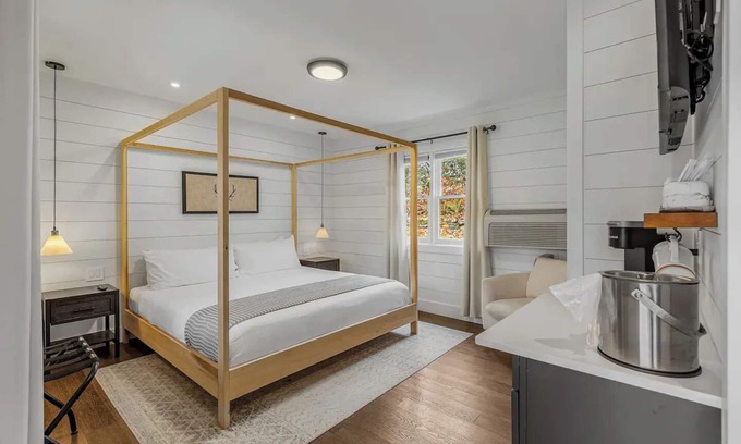 Cashiers House | King Room at our Boutique Bed and Brewery