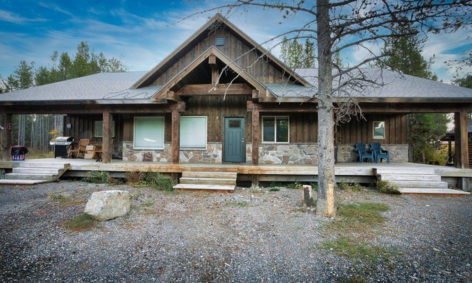 Island Park Cabin | King Room at Ponds Lodge Cabin 6 Unit 3