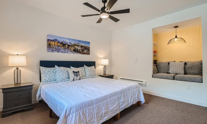 Idaho Springs Hotel | King Room, Boutique Mtn Motel Idaho Springs