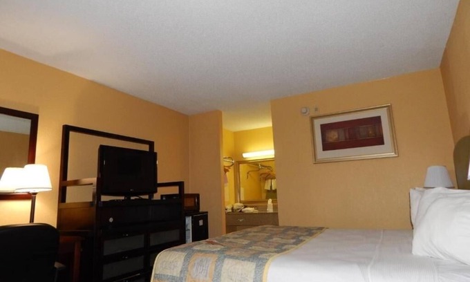 Altamonte Springs Apartment | King Room Near Skyra Studios ORL
