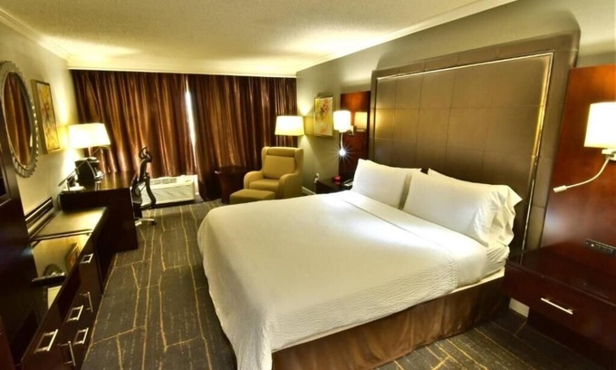 Orlando Apartment | King Room Near East Orange Park ORL