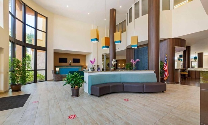 The Crossings Apartment | King Room Near Regal Kendall Village MIA