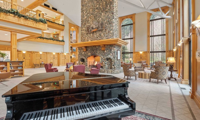 North Bonneville Resort | King Room with Courtyard View