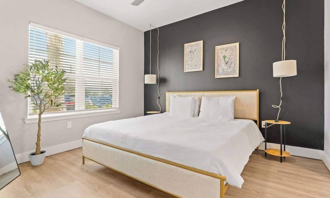 Southeast Orlando Apartment | King-Size Bed Haven, Resort Pool, & Pet-Friendly