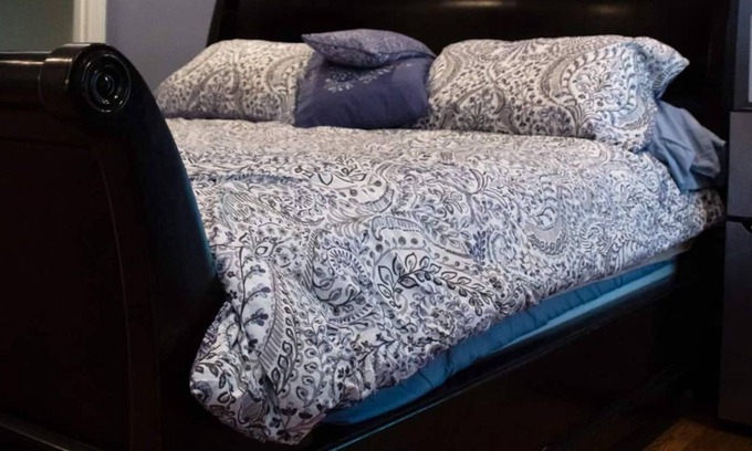 Mint Hill Bed & Breakfast | King size bed on quiet wooded property, near 485