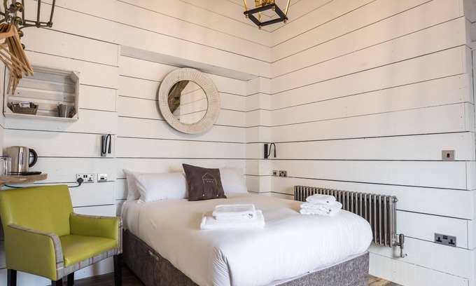 Clitheroe House | King size bedroom with private bathroom