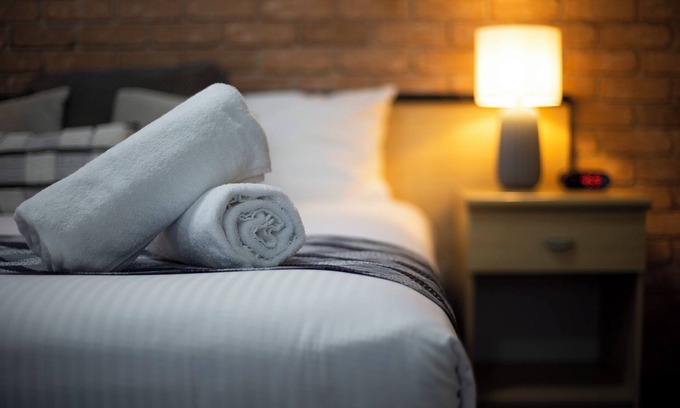 Coffs Harbour Hotel | King-Size Comfort Deluxe Room with A/C & Ensuite welcoming Coffs Harbour