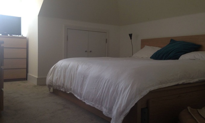 Primrose Hill Apartment | King Size Room above the city