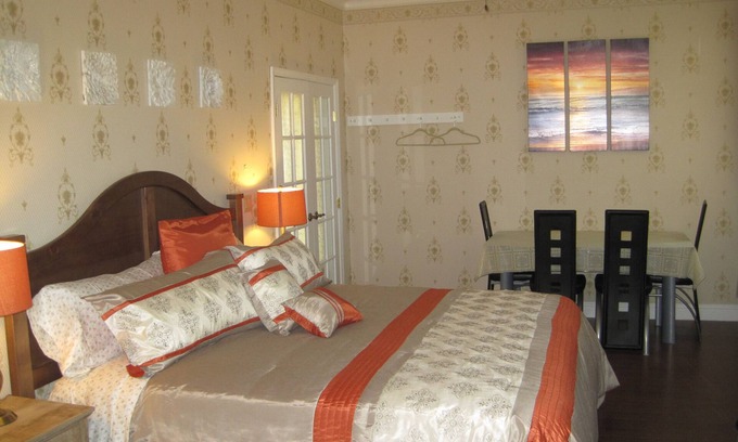 Citrus Heights Apartment | KING SPA 1 bedroom Private Suite. Pool access.