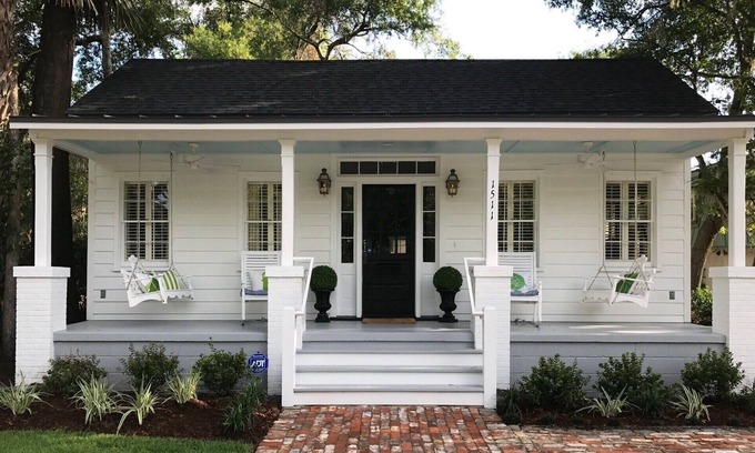 Historic District Cottage | King Street Cottage - 2 Bedroom Historic District Downtown Beaufort Cottage