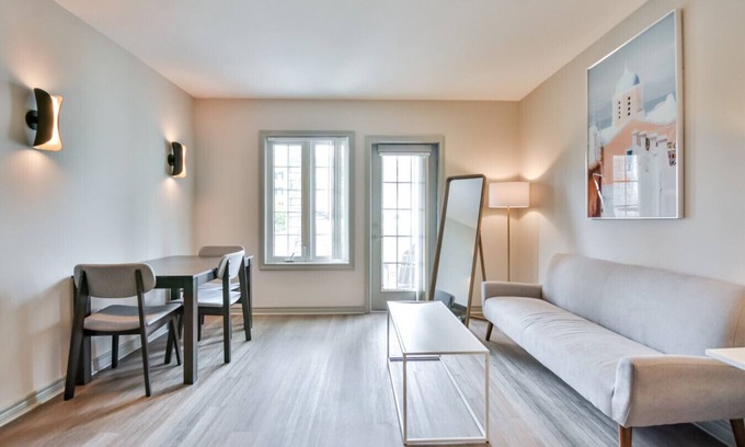 Oro-Medonte Condo | King Studio Suite – heated Pool, Sauna