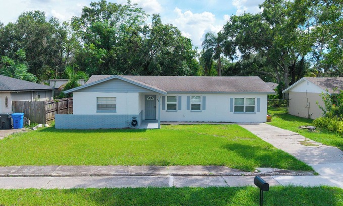 Bearss Plaza Apartment | King-Style Retreat · 4 BR · Family Friendly