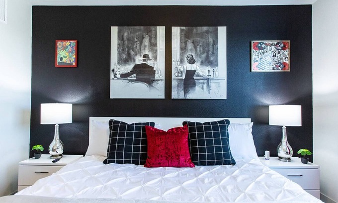 Knox - Henderson Apartment | King Suite|8 Min to D/T|Walk Everywhere