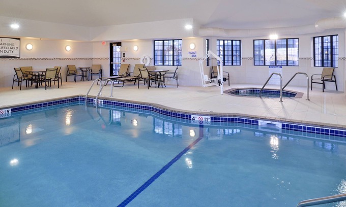 Rochester Condo | King Suite Close to Mayo Clinic! Free Breakfast. Pool & Hot Tub.