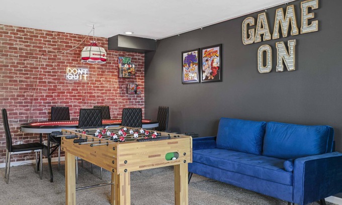 Sun Prairie House | King Suite - Game Room - Large Groups - Yard