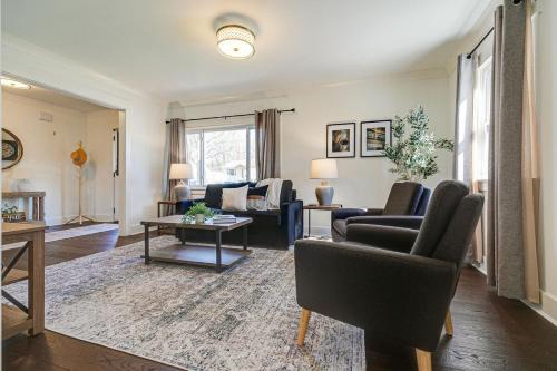 Franklin House | King Suite Highland House of Historic Franklin