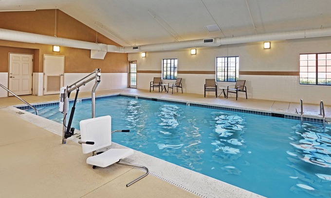 Glenview Condo | King Suite in "The Glen" District. Free Breakfast Daily. Indoor Pool