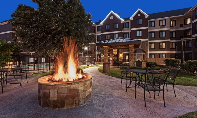 South Tulsa Condo | King Suite in Tulsa | Free Breakfast + Fitness Center + Seasonal Outdoor Pool