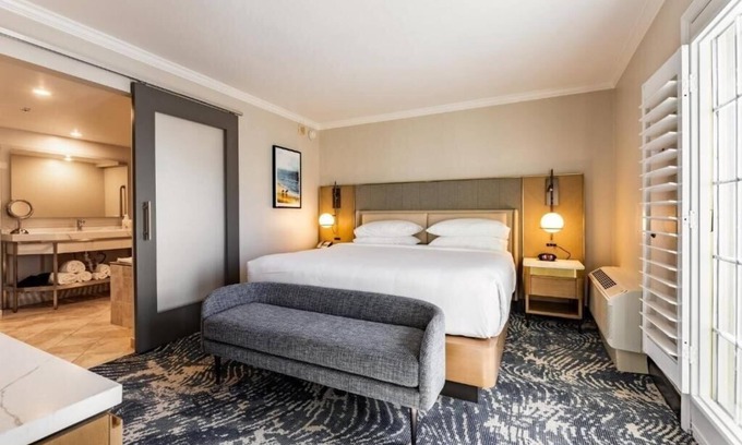 Lake Dot Apartment | King Suite Near Scandalous Artistry Salon ORL
