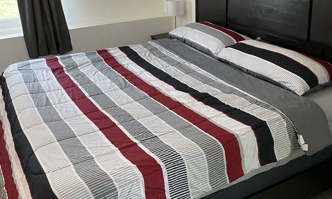 North Bellport Apartment | King Suite Retreat: Beaches, NYC, Hamptons Smart TVs - Sleeps 6+ free parking