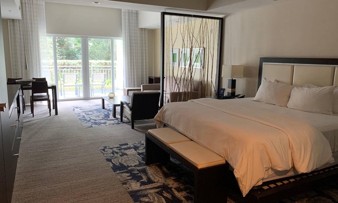 Doral Condo | King Suite w/Kitchen, POST OP Recover in Paradise