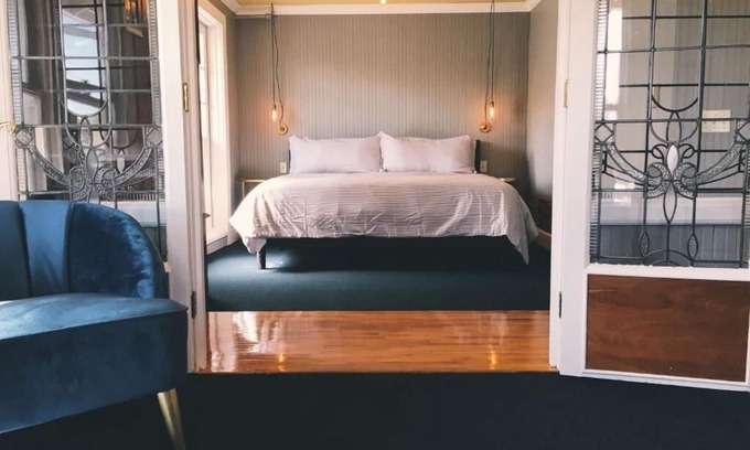 Seaview Hotel | King Suite with Balcony at Shelburne Hotel
