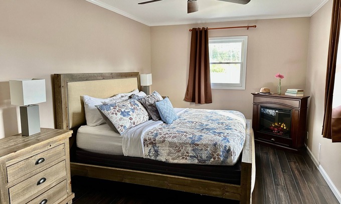 Blowing Rock Hotel | King Villa Suite on Main St