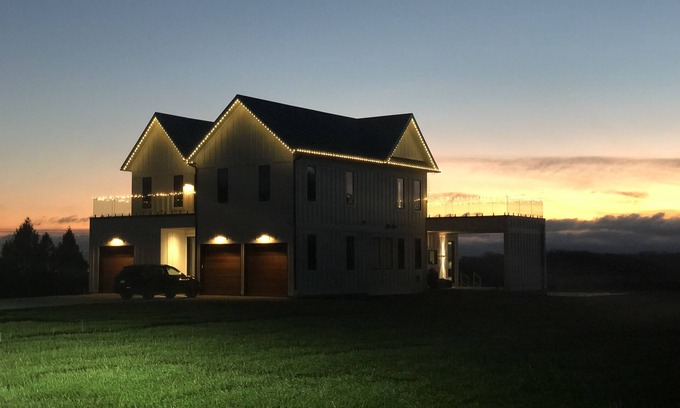 King House | King Vista luxurious country estate with pool and hot tub