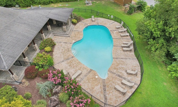 Sevierville Ski Chalet | Kingfish Kreek Cabin I 3 Bedroom Chalet